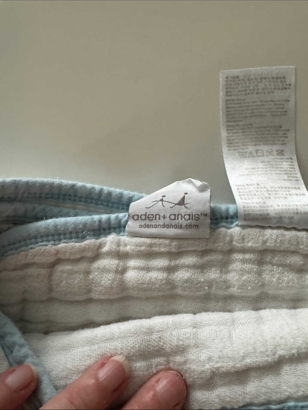 Toddler bed/crib size Aden & anais Muslin white Blanket w/blue and pillow case - Picture 2 of 6
